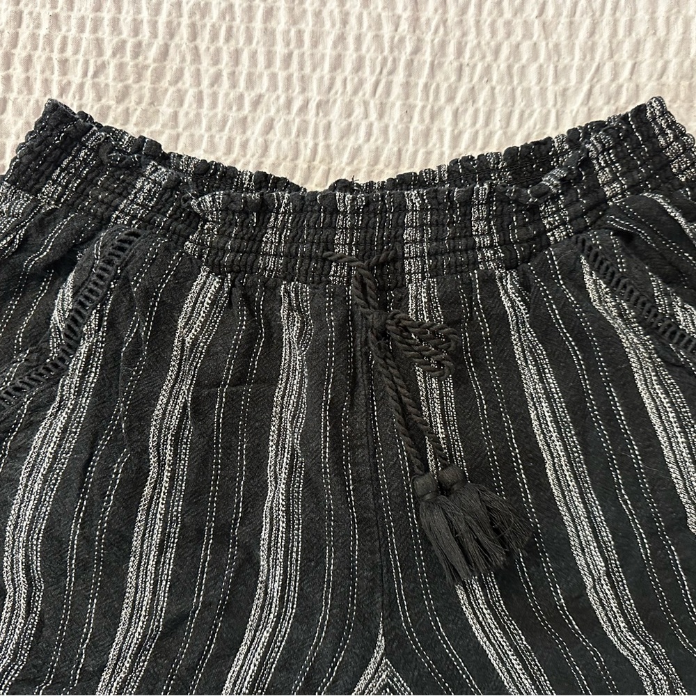 Women’s or Junior’s Black & White, Briggs Shorts, Size Medium - Picture 2 of 10